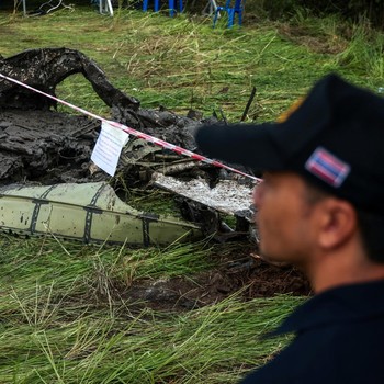 Pesawat Carteran Jatuh 11 Menit Setelah Lepas Landas, Semua Hangus
