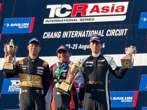 Pebalap Indonesia Dypo Fitra Juara Race 5 TCR Asia Series 2024