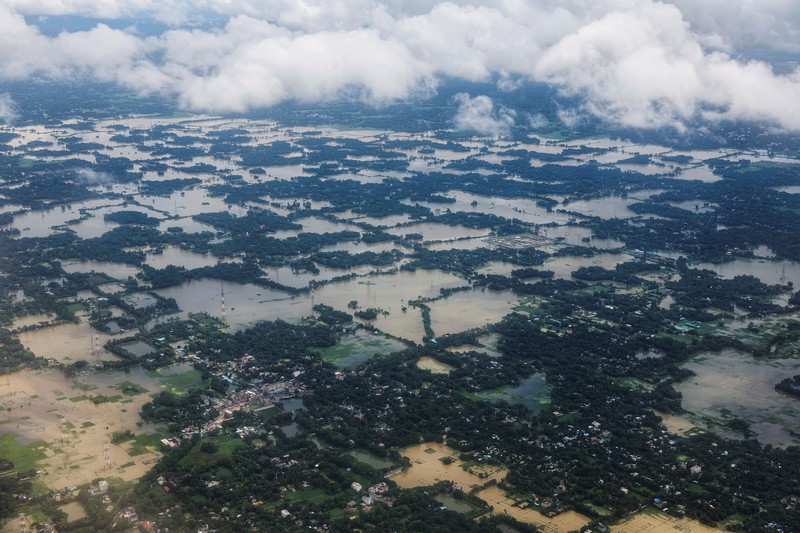 Foto udara menampilkan daerah yang terkena banjir di Feni, Bangladesh, Sabtu (24/8/2024). (REUTERS/Mohammad Ponir Hossain) Foto udara menampilkan daerah yang terkena banjir di Feni, Bangladesh, Sabtu (24/8/2024). (REUTERS/Mohammad Ponir Hossain)