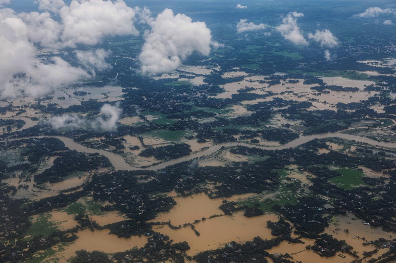 Foto udara menampilkan daerah yang terkena banjir di Feni, Bangladesh, Sabtu (24/8/2024). (REUTERS/Mohammad Ponir Hossain) Foto udara menampilkan daerah yang terkena banjir di Feni, Bangladesh, Sabtu (24/8/2024). (REUTERS/Mohammad Ponir Hossain)