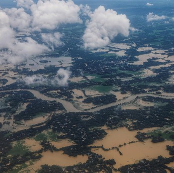 Potret Udara Banjir Bangladesh: 15 Tewas, Jutaan Warga Terlantar