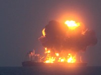 Detik-Detik Kapal Tangker Minyak Yunani Dibakar Houthi di Laut Merah