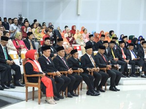 Habis Pelantikan Anggota Dewan Terbitlah Fenomena Massal Gadai SK