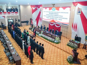 50 Anggota DPRD Lamongan Dilantik, Separuhnya Wajah Baru