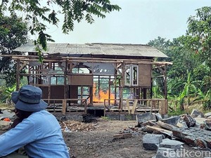 Kagetnya Mak Keyet Saat Kebunnya Mendadak Jadi Makam Keramat
