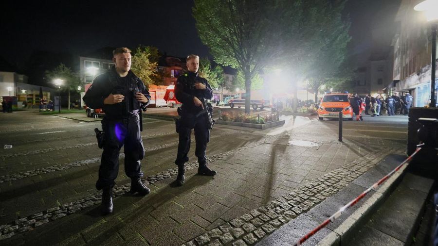 Suasana pasca terjadi insiden penusukan pada sebuah festival kota di Solingen, Jerman, Sabtu (24/8/2024). (REUTERS/Thilo Schmuelgen)