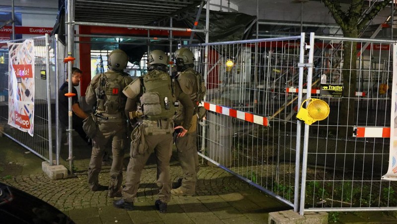 Suasana pasca terjadi insiden penusukan pada sebuah festival kota di Solingen, Jerman, Sabtu (24/8/2024). (REUTERS/Thilo Schmuelgen)