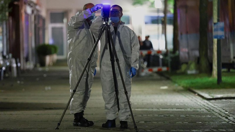 Suasana pasca terjadi insiden penusukan pada sebuah festival kota di Solingen, Jerman, Sabtu (24/8/2024). (REUTERS/Thilo Schmuelgen)