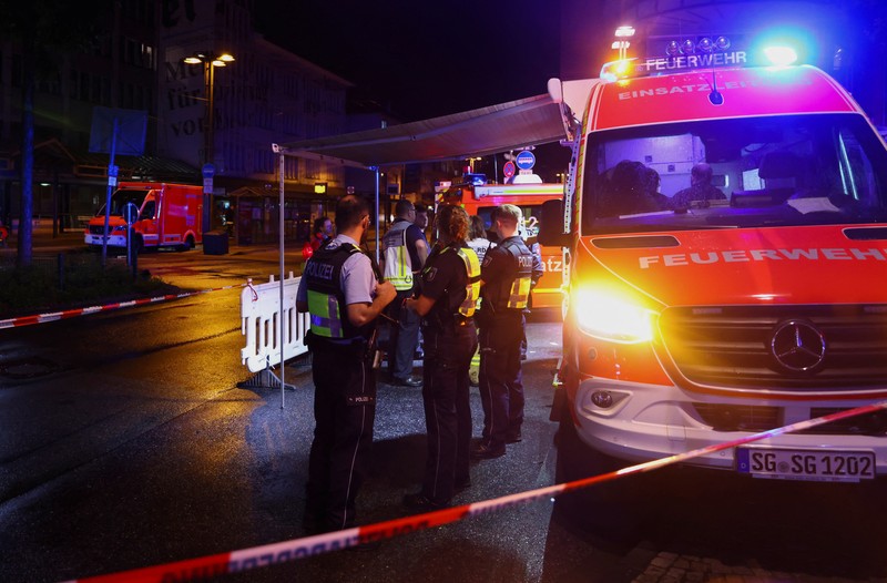 Suasana pasca terjadi insiden penusukan pada sebuah festival kota di Solingen, Jerman, Sabtu (24/8/2024). (REUTERS/Thilo Schmuelgen)