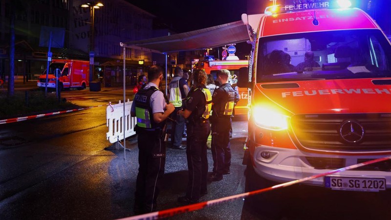 Suasana pasca terjadi insiden penusukan pada sebuah festival kota di Solingen, Jerman, Sabtu (24/8/2024). (REUTERS/Thilo Schmuelgen)