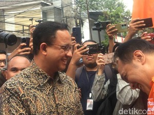 Anies Sambangi Posko Pemenangan Partai Buruh di Tebet Jaksel