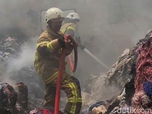 Gudang Benang Lawe dan Kain Perca di Trucuk Klaten Terbakar