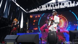 Kuburan Band Buka Konser West Java Festival 2024