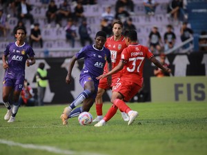 Pelatih Persik Akui Strategi Parkir Bus Malut United Sulit Ditembus