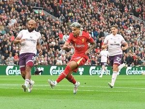 Babak I Selesai, Liverpool Ungguli Brentford 1-0