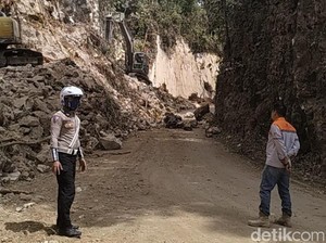 Ada Pemotongan Batu, Jalan Poros Maros-Bone di Kappang Buka Tutup