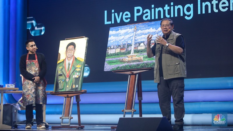 Presiden keenam Republik Indonesia (RI) Susilo Bambang Yudhoyono (SBY) saat menghadiri acara Pertamina Creativepreneur Summit 2024 di akarta Convention Center (JCC), Senayan, Jakarta, Minggu (25/8/2024). (CNBC Indonesia/Faisal Rahman)