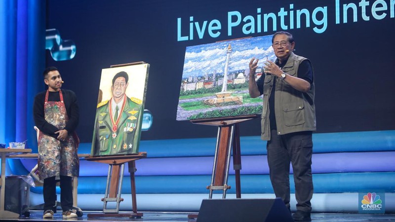 Presiden keenam Republik Indonesia (RI) Susilo Bambang Yudhoyono (SBY) saat menghadiri acara Pertamina Creativepreneur Summit 2024 di akarta Convention Center (JCC), Senayan, Jakarta, Minggu (25/8/2024). (CNBC Indonesia/Faisal Rahman)