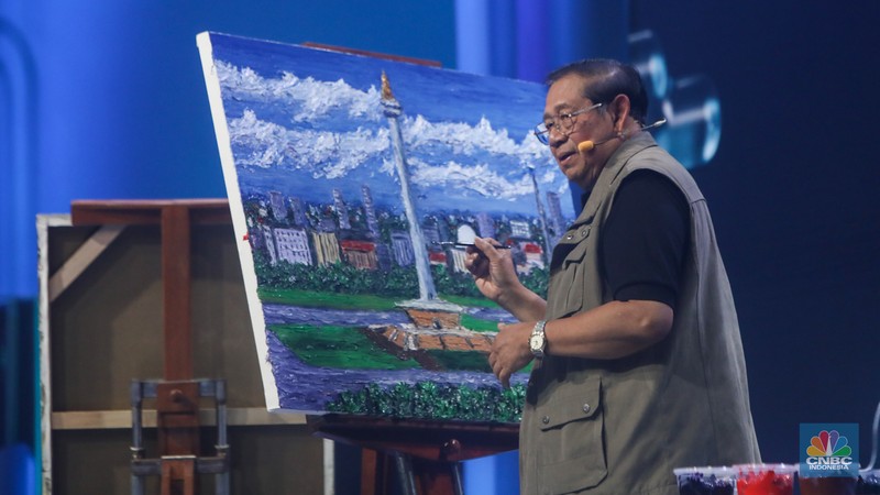 Presiden keenam Republik Indonesia (RI) Susilo Bambang Yudhoyono (SBY) saat menghadiri acara Pertamina Creativepreneur Summit 2024 di akarta Convention Center (JCC), Senayan, Jakarta, Minggu (25/8/2024). (CNBC Indonesia/Faisal Rahman)