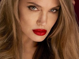 Angelina Jolie Jadi Bintang Iklan Lipstik, Bentuk Bibir Ikonik Jadi Sorotan