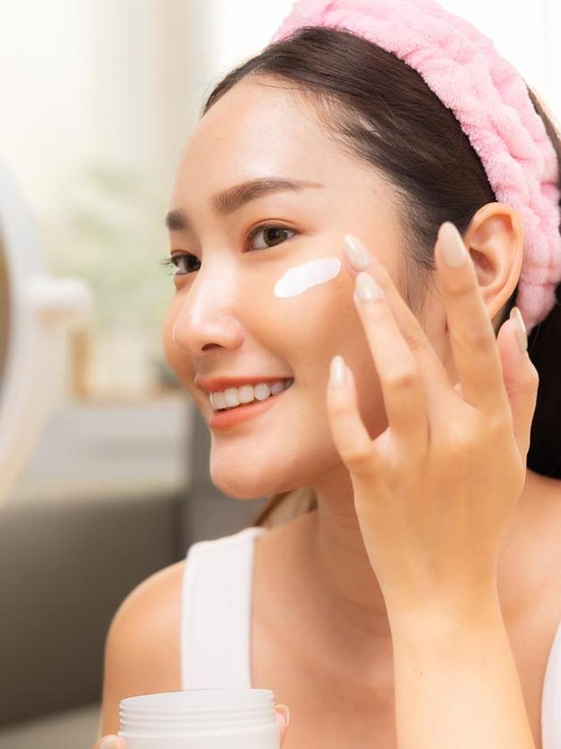 Abu Vulkanik Menyebar, Ini 7 Sunscreen yang Menghalau Debu Saat ke Luar Rumah