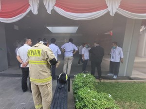Sumber Api di Lantai 6 RSPP Sudah Dikuasai, Damkar Lakukan Pendinginan