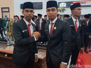 Duo Kembar Identik hingga Bapak-Anak Dilantik Jadi Anggota DPRD Sampang