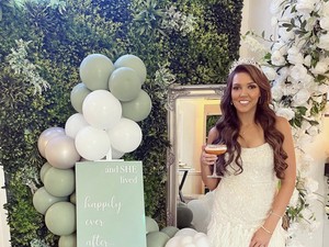 Kisah Lindsay Tetap Gelar Pernikahan Tanpa Pengantin Pria Setelah Diselingkuhi
