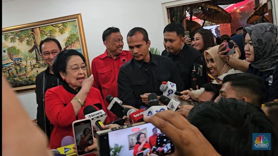 Megawati Soekarnoputri dalam Pengumuman Bakal Calon Kepala Daerah atau Wakil Kepala Daerah dari PDI Perjuangan Tahap 3. (CNBC Indonesia/Emir Yanwardhan)