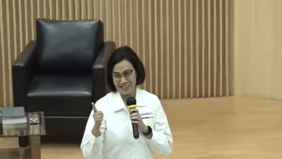 Menteri Keuangan (Menkeu), Sri Mulyani Indrawati dalam Kuliah Perdana Pengantar Ekonomi di Universitas Indonesia, Senin (26/8/2024). (Tangkapan Layar Youtube FEB UI)