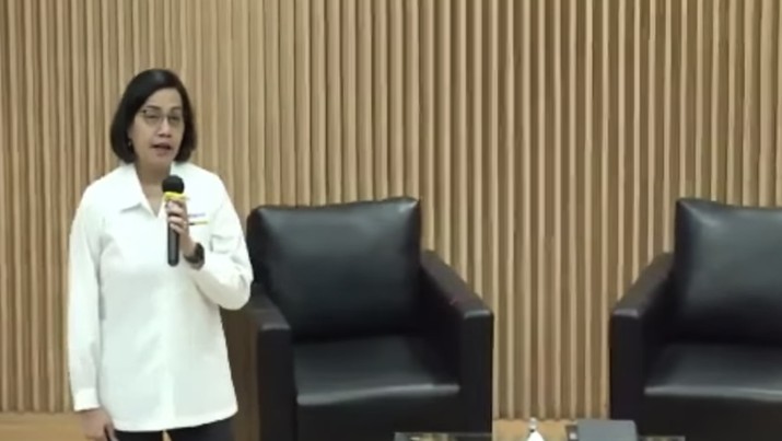 Menteri Keuangan (Menkeu), Sri Mulyani Indrawati dalam Kuliah Perdana Pengantar Ekonomi di Universitas Indonesia, Senin (26/8/2024). (Tangkapan Layar Youtube FEB UI)