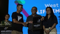 Nike Ardilla Diganjar Lifetime Achievement di WFJ 2024