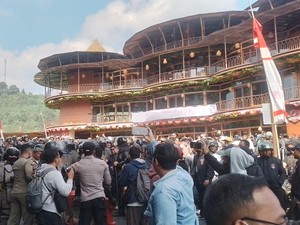 PKL Puncak Melawan! Pembongkaran Disebut Tak Adil, Bangunan Besar Tak Dibongkar