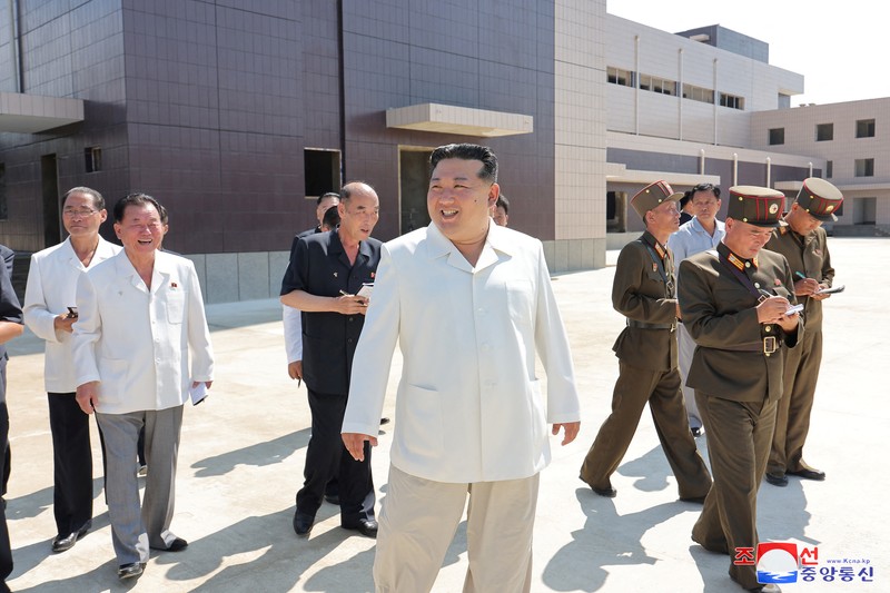 Pemimpin Korea Utara Kim Jong Un mengawasi uji kinerja pesawat nirawak yang dikembangkan di negara itu, kata media pemerintah KCNA pada hari Senin (26/8/2024). Pemimpin Korea Utara Kim Jong Un mengawasi uji kinerja pesawat nirawak yang dikembangkan di negara itu, kata media pemerintah KCNA pada hari Senin (26/8/2024). (Tangkapan Layar Video Reuters/KCNA)