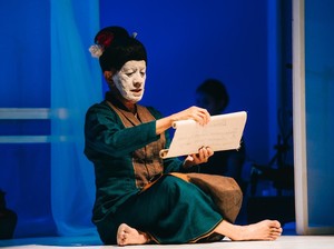Aksi Panggung Didik Nini Thowok Curi Perhatian di ARTJOG 2024