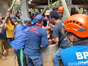Dramatis, Penyelamatan Sapi Nyemplung Sumur 12 Meter di Patuk Gunungkidul