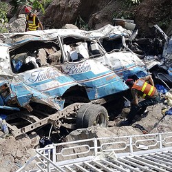 Penampakan Kecelakaan Bus Maut, Masuk Jurang-36 Orang Tewas