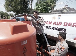 Desa di Ponorogo yang Terdampak Kekeringan Dikirim Air Bersih