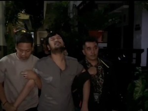 Penyebar Video Porno Anak Mewek Saat Ditangkap di Jakbar
