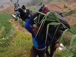 Viral Mas Samson Panggul Motor Matik di Pegunungan Batang, Begini Kisahnya