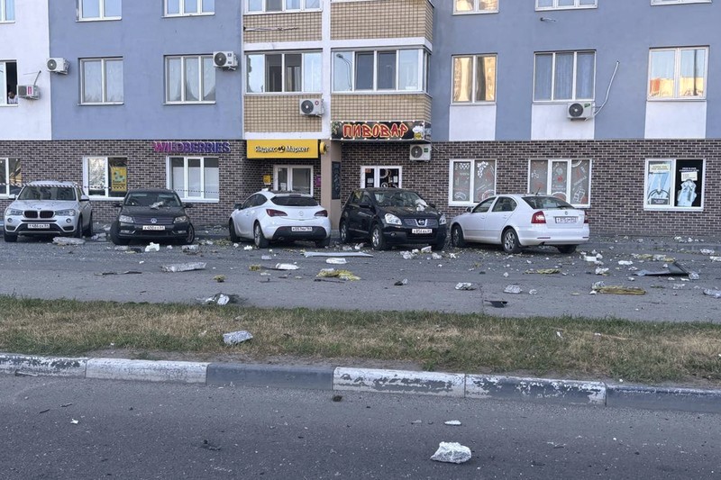 Dalam foto yang diambil dari video yang dirilis oleh Kementerian Pertahanan Rusia pada hari Minggu, 25 Agustus 2024, sistem rudal permukaan-ke-udara jarak menengah Buk-2M milik Angkatan Darat Rusia menembaki target udara di lokasi yang dirahasiakan di Ukraina. (Layanan Pers Kementerian Pertahanan Rusia melalui AP). (Russian Defense Ministry Press Service via AP) Dalam foto yang diambil dari video yang dirilis oleh Kementerian Pertahanan Rusia pada hari Minggu, 25 Agustus 2024, sistem rudal permukaan-ke-udara jarak menengah Buk-2M milik Angkatan Darat Rusia menembaki target udara di lokasi yang dirahasiakan di Ukraina. (Layanan Pers Kementerian Pertahanan Rusia melalui AP). (Russian Defense Ministry Press Service via AP)