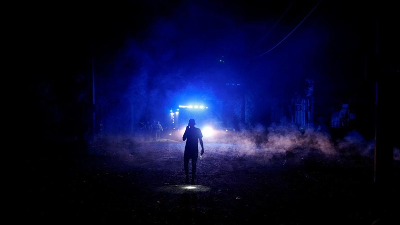 Dalam foto yang diambil dari video yang dirilis oleh Kementerian Pertahanan Rusia pada hari Minggu, 25 Agustus 2024, sistem rudal permukaan-ke-udara jarak menengah Buk-2M milik Angkatan Darat Rusia menembaki target udara di lokasi yang dirahasiakan di Ukraina. (Layanan Pers Kementerian Pertahanan Rusia melalui AP). (Russian Defense Ministry Press Service via AP)