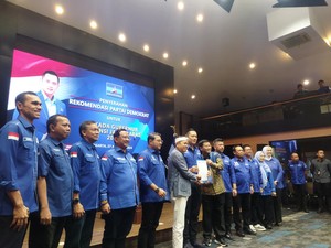 AHY Serahkan Surat Dukungan PD ke Dedi Mulyadi-Erwan Maju Pilgub Jabar