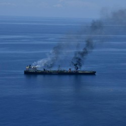 Arab Membara Lagi! Kapal Kargo Diserang di Laut Merah, Ulah Houthi?