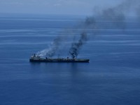 Arab Membara Lagi! Kapal Kargo Diserang di Laut Merah, Ulah Houthi?