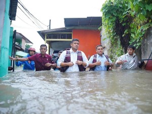 Bobby Unggah Foto Tinjau Banjir di Medan, Ketinggian Air Sepinggang