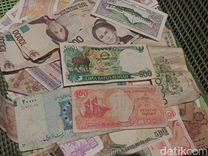 Ada Uang Kuno Hingga Uang Bhutan di Pasar Loak Jatinegara, Berapa Harganya?