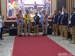 Melki-Jhoni Resmi Daftar di KPU, Didampingi 11 Parpol Pengusung