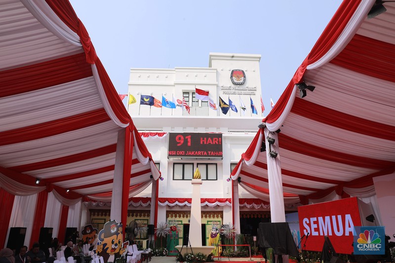 Suasana Kantor Komisi Pemilihan Umum (KPU) Provinsi DKI Jakarta di Jalan Salemba Raya Nomor 15 Paseban, Senen, Jakarta (27/8/2024). (CNBC Indonesia/Muhammad Sabki)