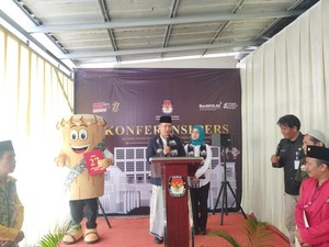 Diusung 8 Parpol, Pasangan Fitron-Diana Daftar Cabup Pandeglang ke KPU